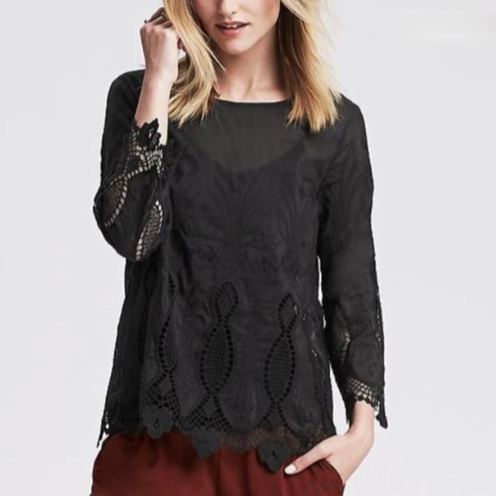 Banana Republic Scalloped Lace Black Blouse Shirt Top Size XS Festive Holiday